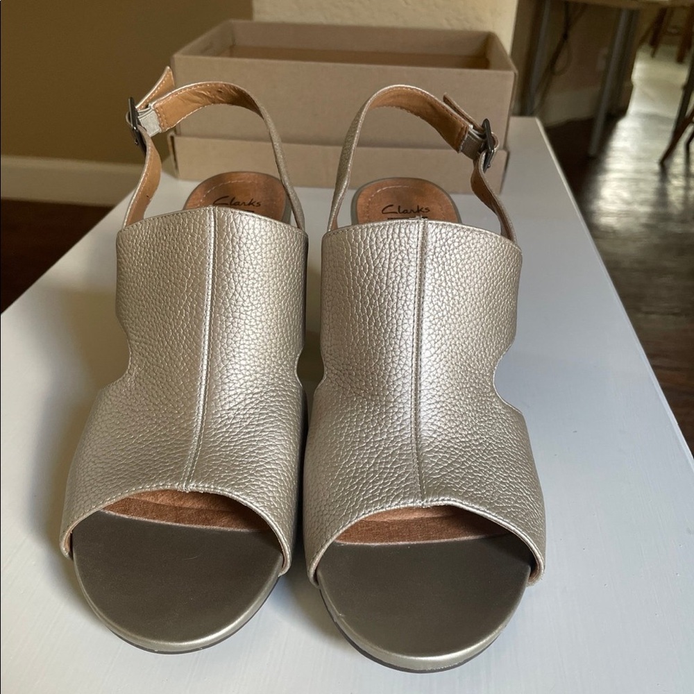NWOT Clarks Sandals